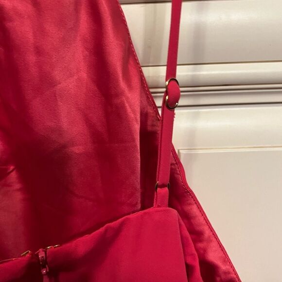 Lazo Midi Dress in Hot Pink
Lovers and Friends Sz S - Picture 11 of 12